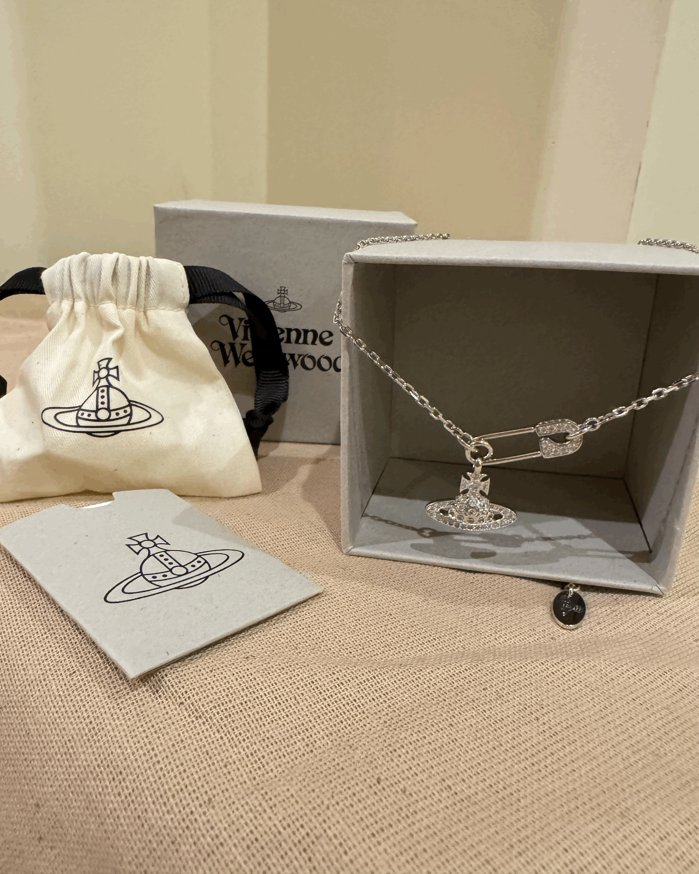 E*1様 [VivienneWestwood]LucrecePendantNec VIVIENNE WESTWOOD Lucrece Pendant Necklace | Holt Renfrew