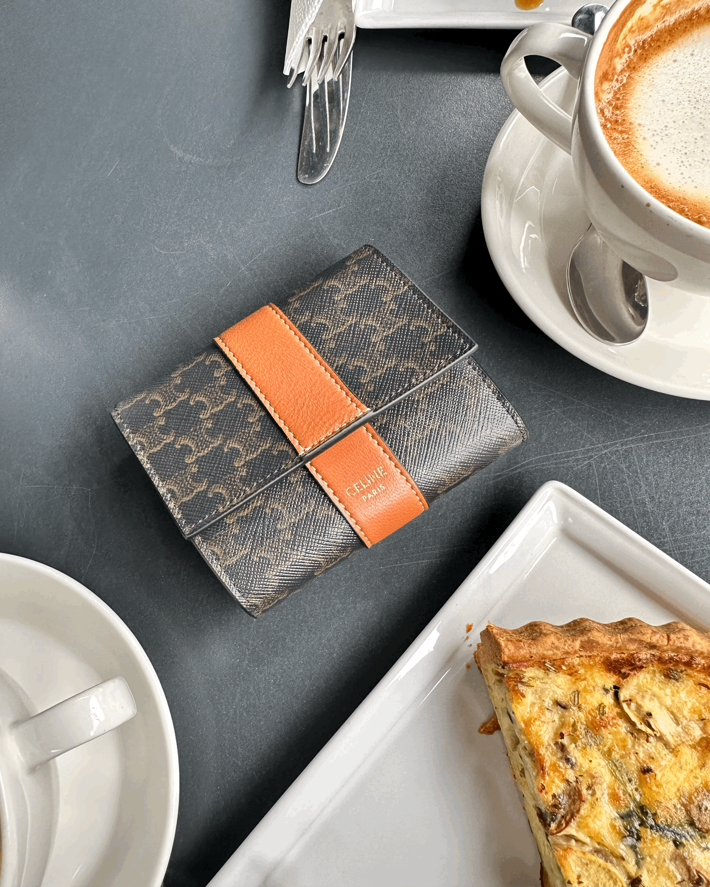 Small Trifold Wallet in Triomphe Canvas & Lambskin 財布 セリーヌSMALL TRIFOLD WALLET IN TRIOMPHE CANVAS AND LAMBSKIN