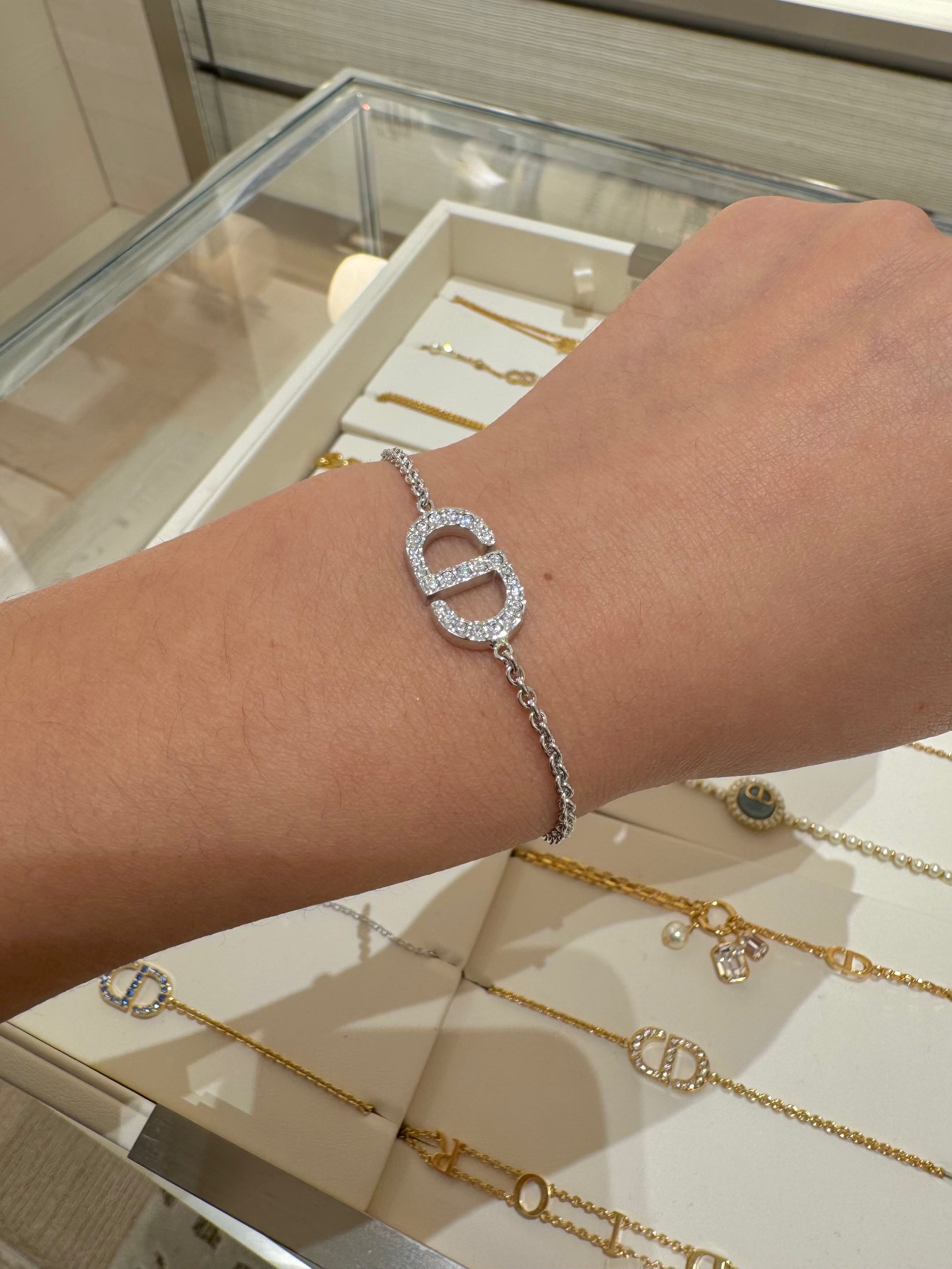 ★正品★【Dior】Petit CD Bracelet ブレスレット★送料関税込★ Petit CD Bracelet Gold-Finish Metal and White Resin Pearl | DIOR