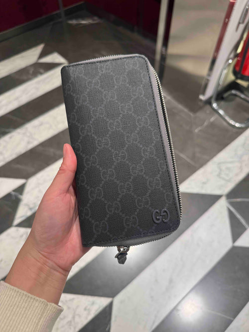 GUCCI Men’s GG Supreme Zip Around Long Wallet(Grey)