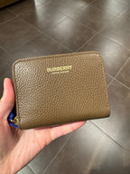 BURBERRY Mini Zip Around Wallet | 博柏利 銀包 (多色)