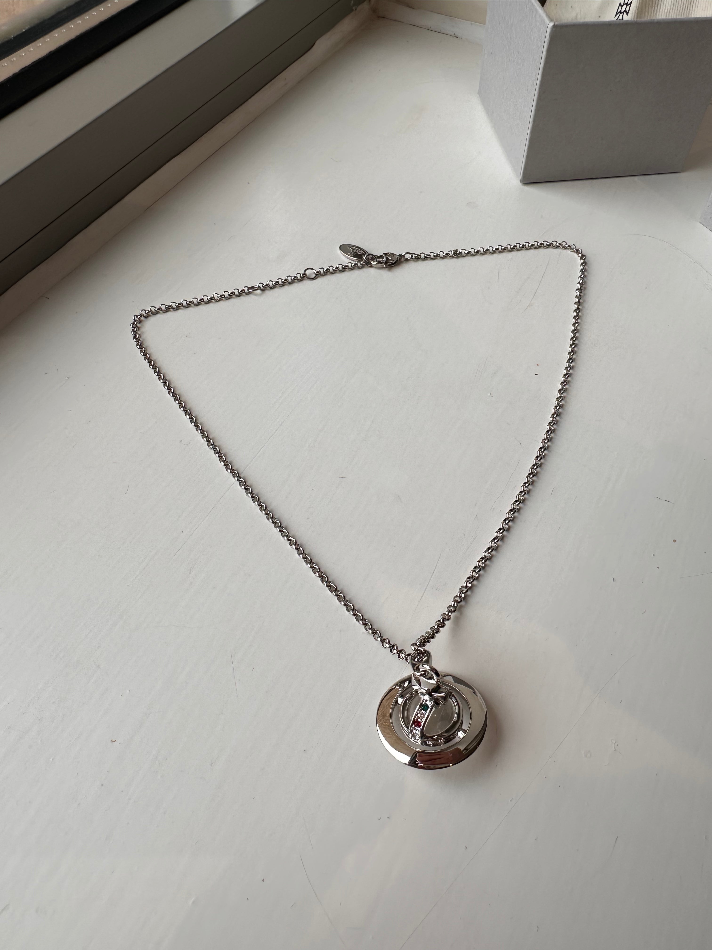 VIVIENNE WESTWOOD New Petite Orb Pendant Necklace | Queen
