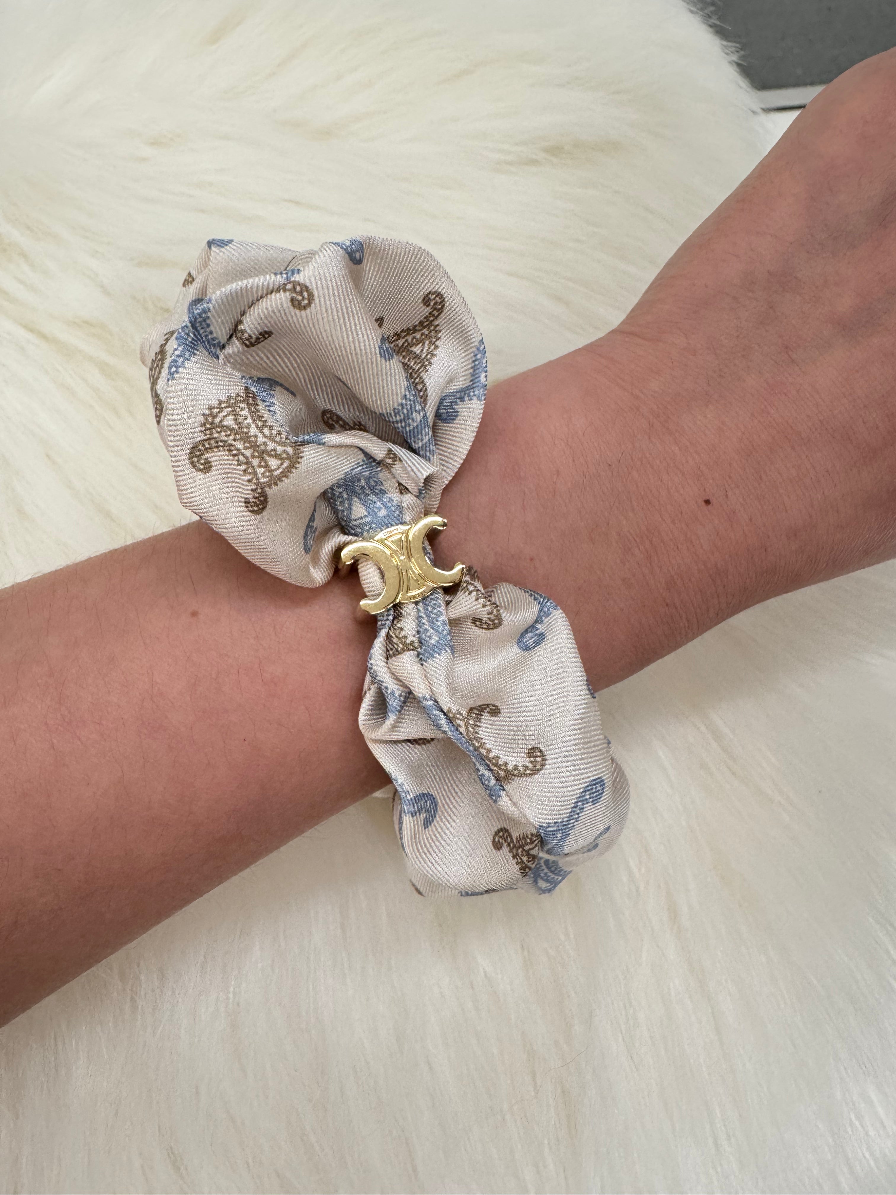 アクセサリーその他 CELINE Triomphe scrunchie Céline Celine Triomphe Silk Scrunchie in Blue ref.2245798