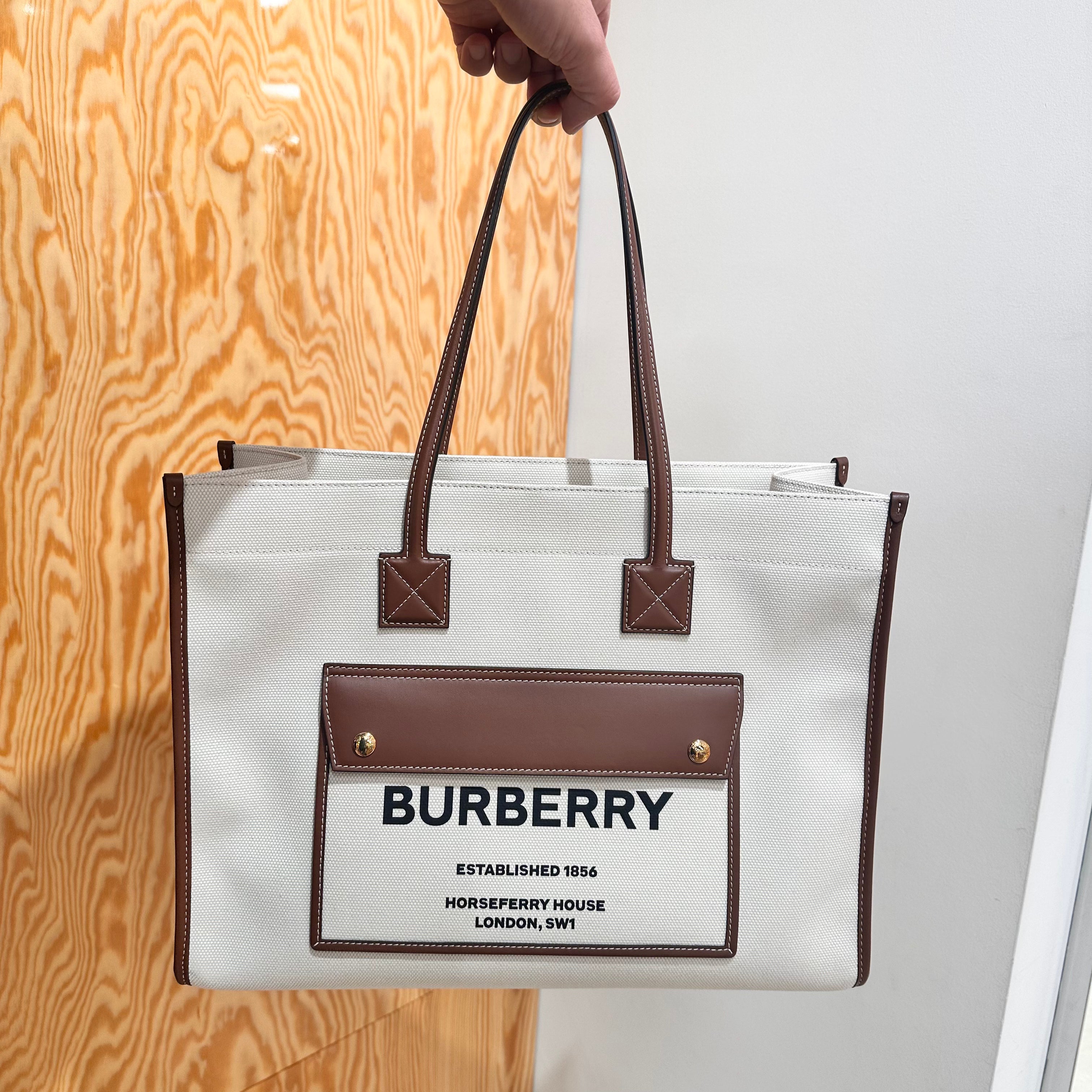 Burberry logo tote online