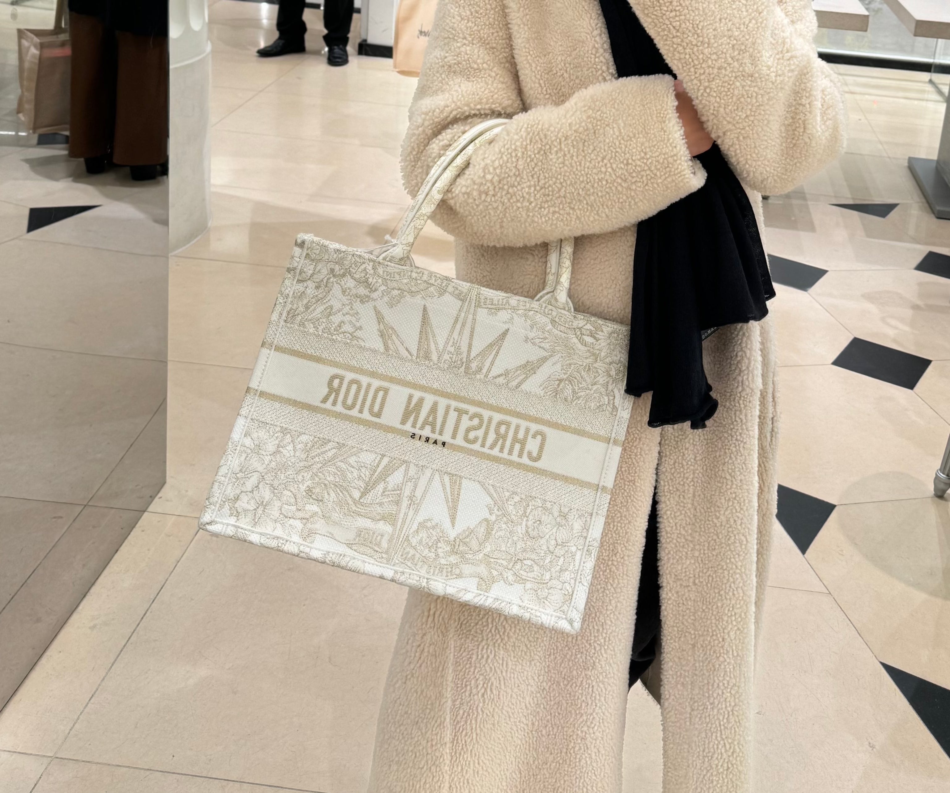 Dior tote handbags sales