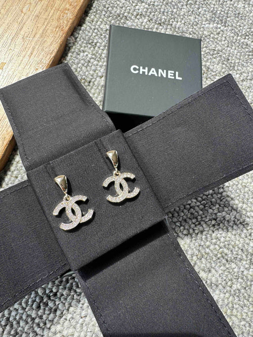 CHANEL ABD519 Crystal Earrings(Pale Gold)