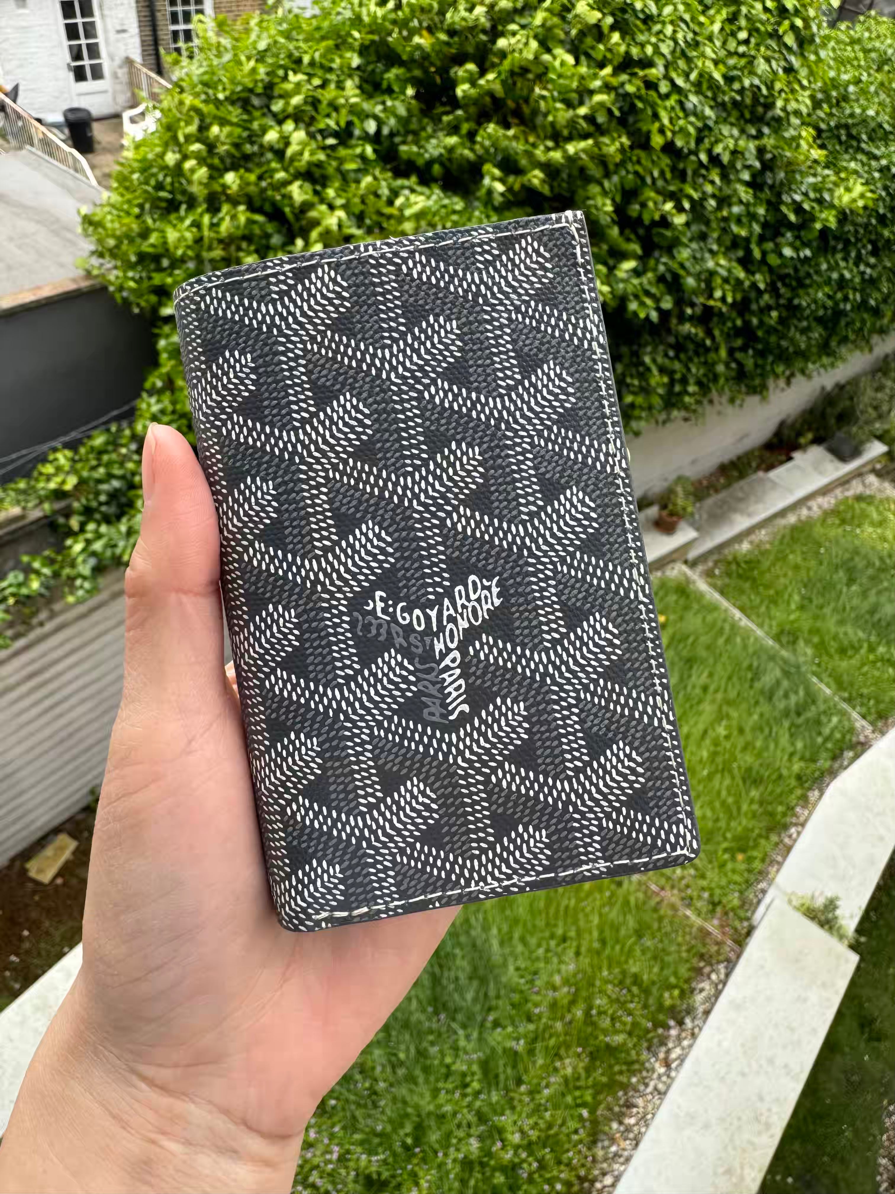 Goyard wallet cost best sale