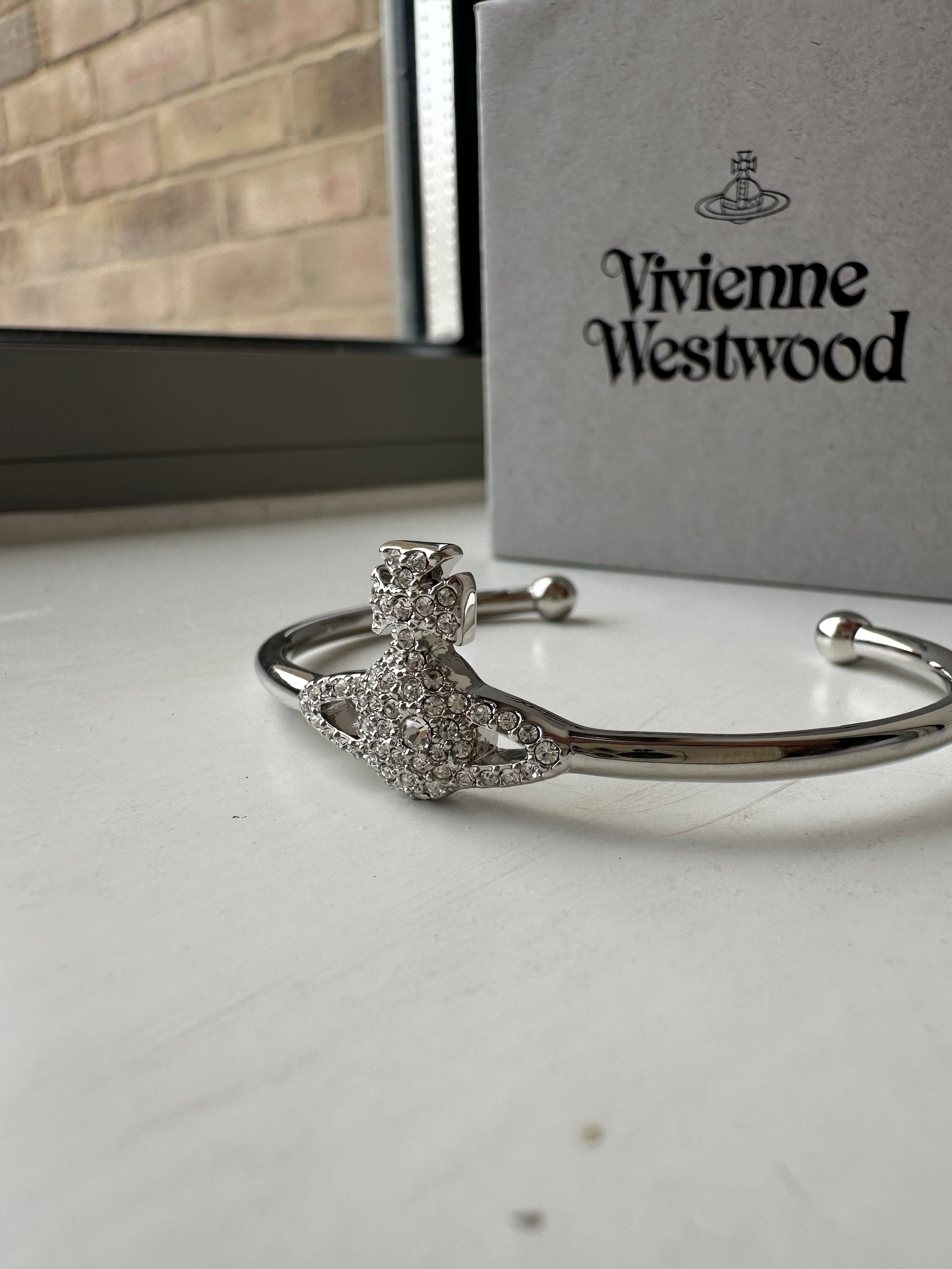 VIVIENNE WESTWOOD Grace Bas Relief Open Bangle Brass(Silver