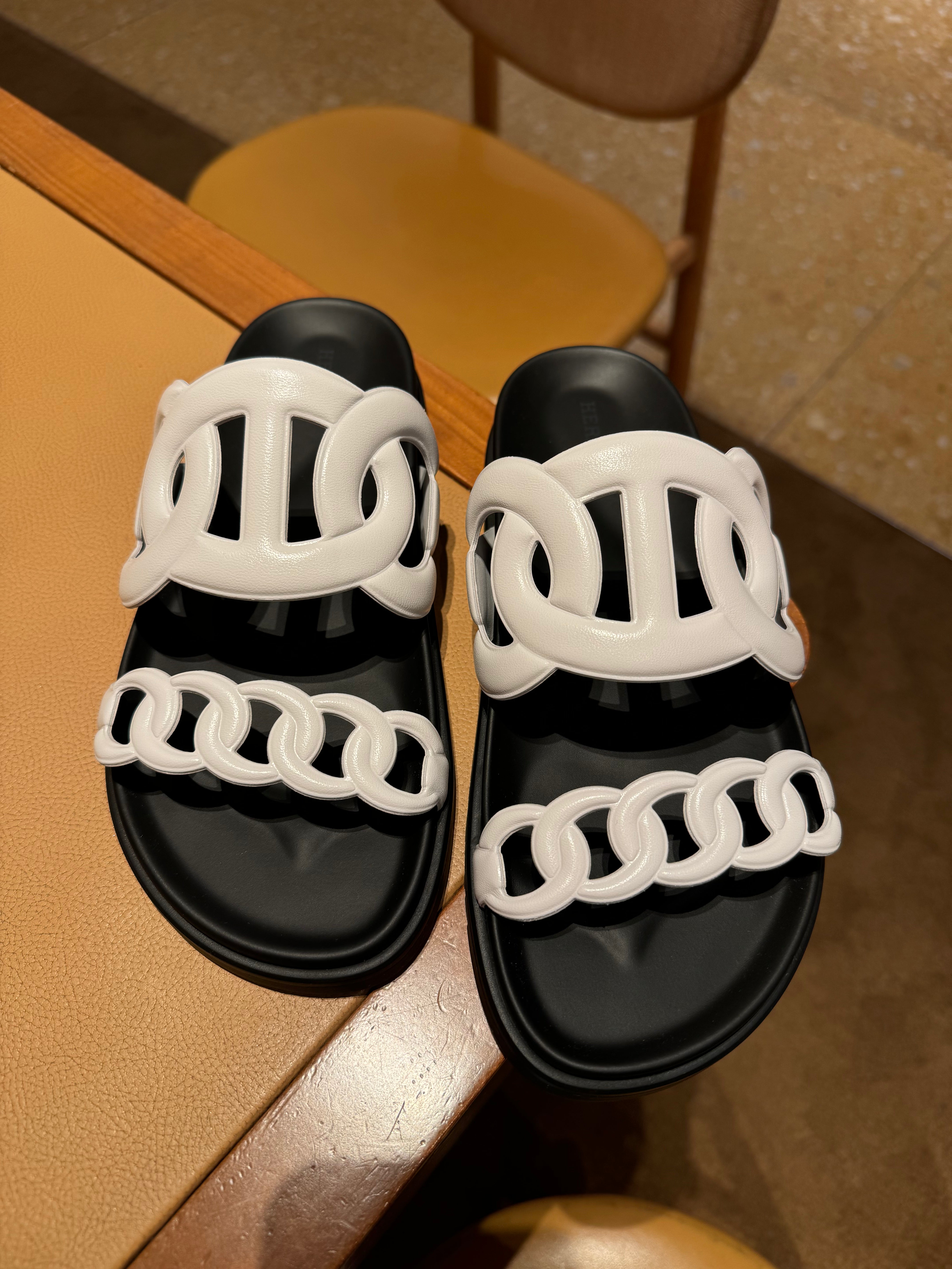 パリ直営店買付！【HERMESエルメス】Sandale Extra Sandales Extra | Hermès Canada