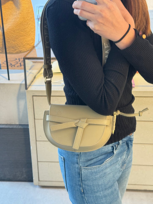 LOEWE Mini Gate Dual Bag | 羅意威 手袋 (迷你/卡奇色)