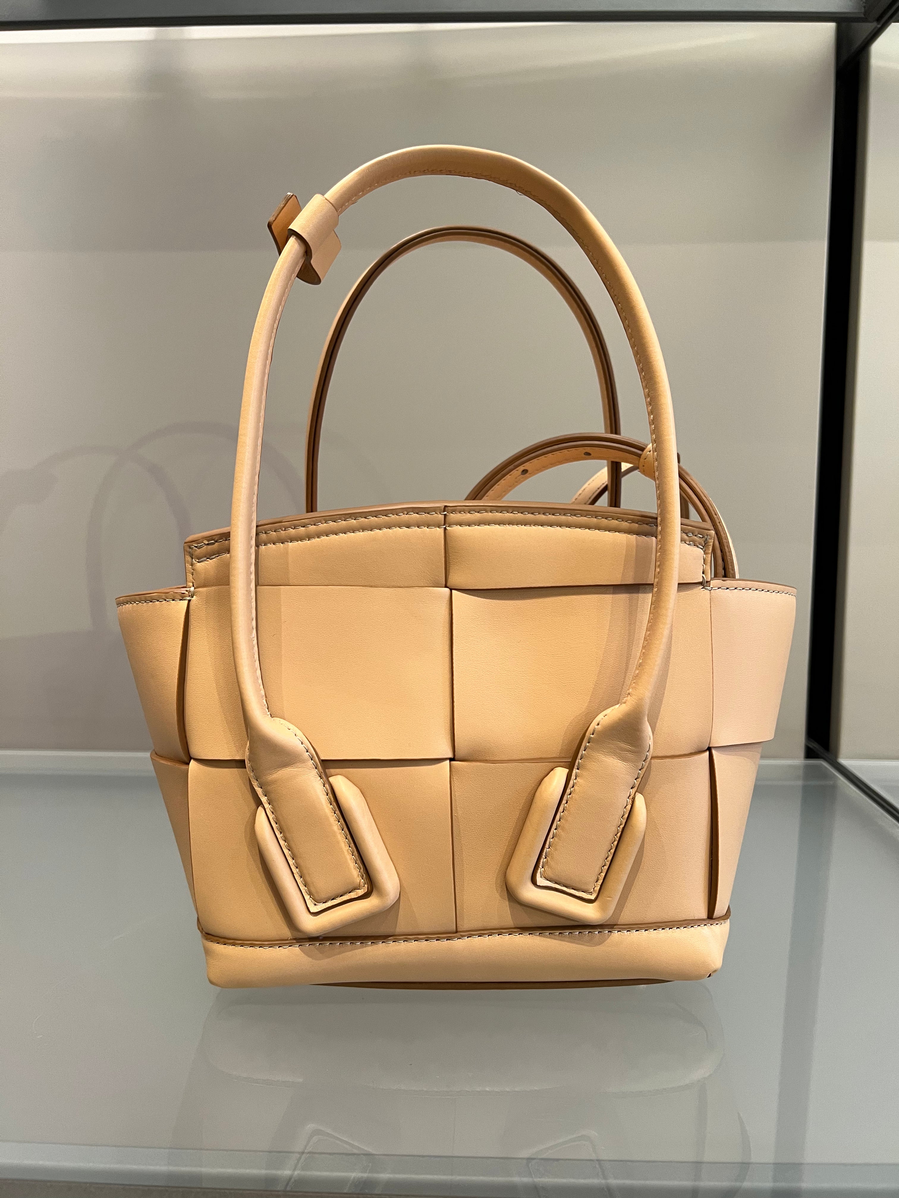 BOTTEGA VENETA BV Intrecciato Tote Bag Leather(Beige