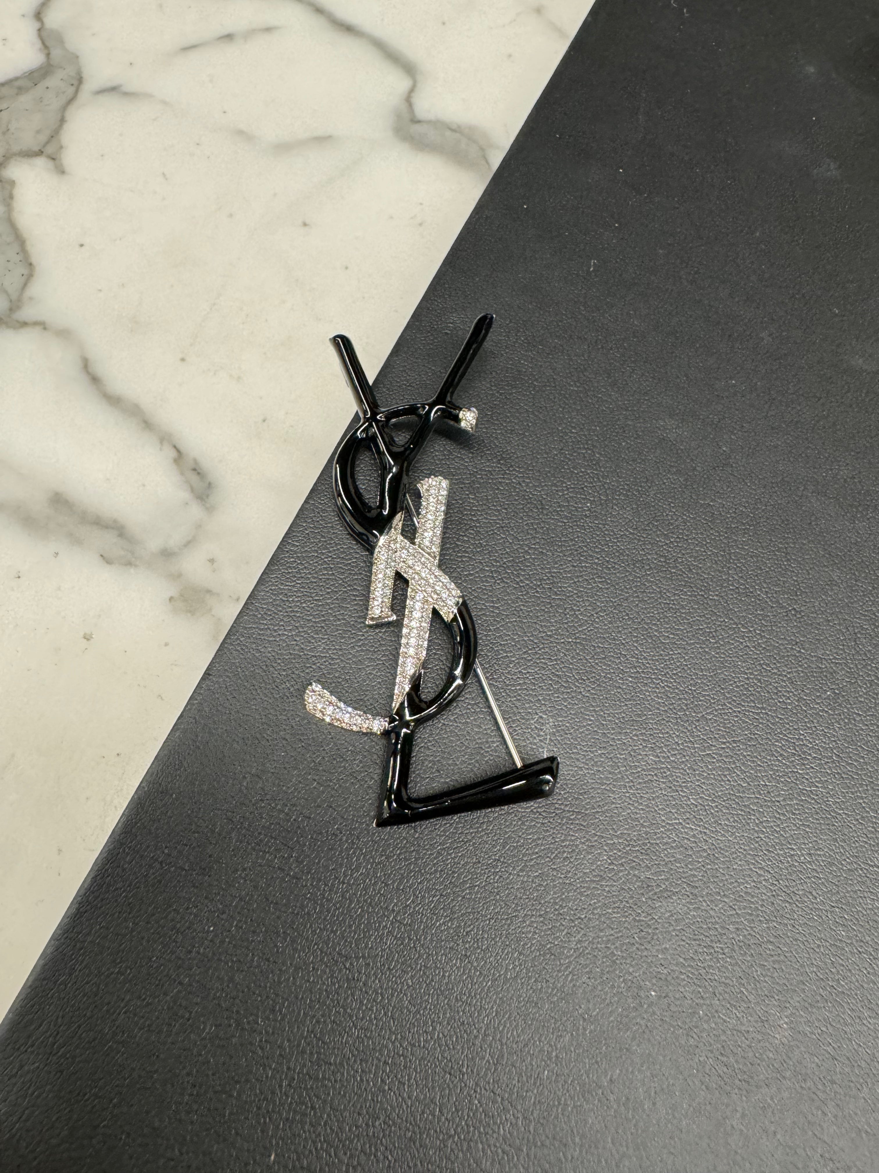 YSL SAINT LAURENT Brooch(Black) | LONDONKELLY – LONDONKELLY 英國