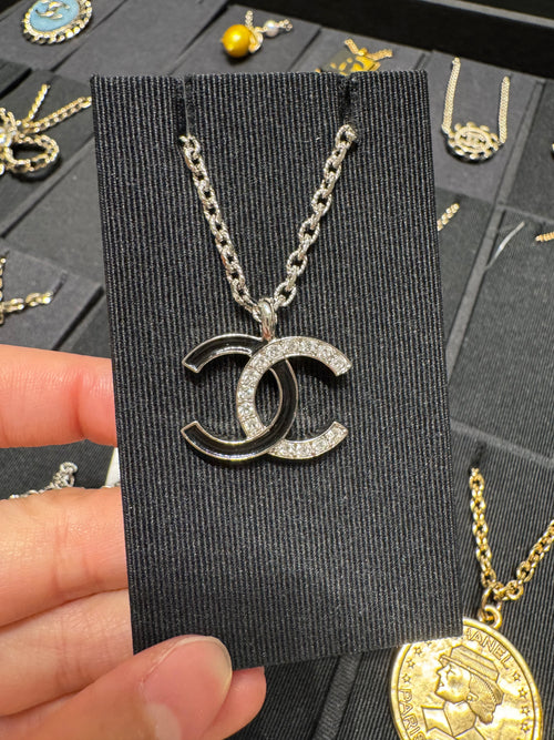 CHANEL CC Logo Pendant Necklace(Silver/Black)