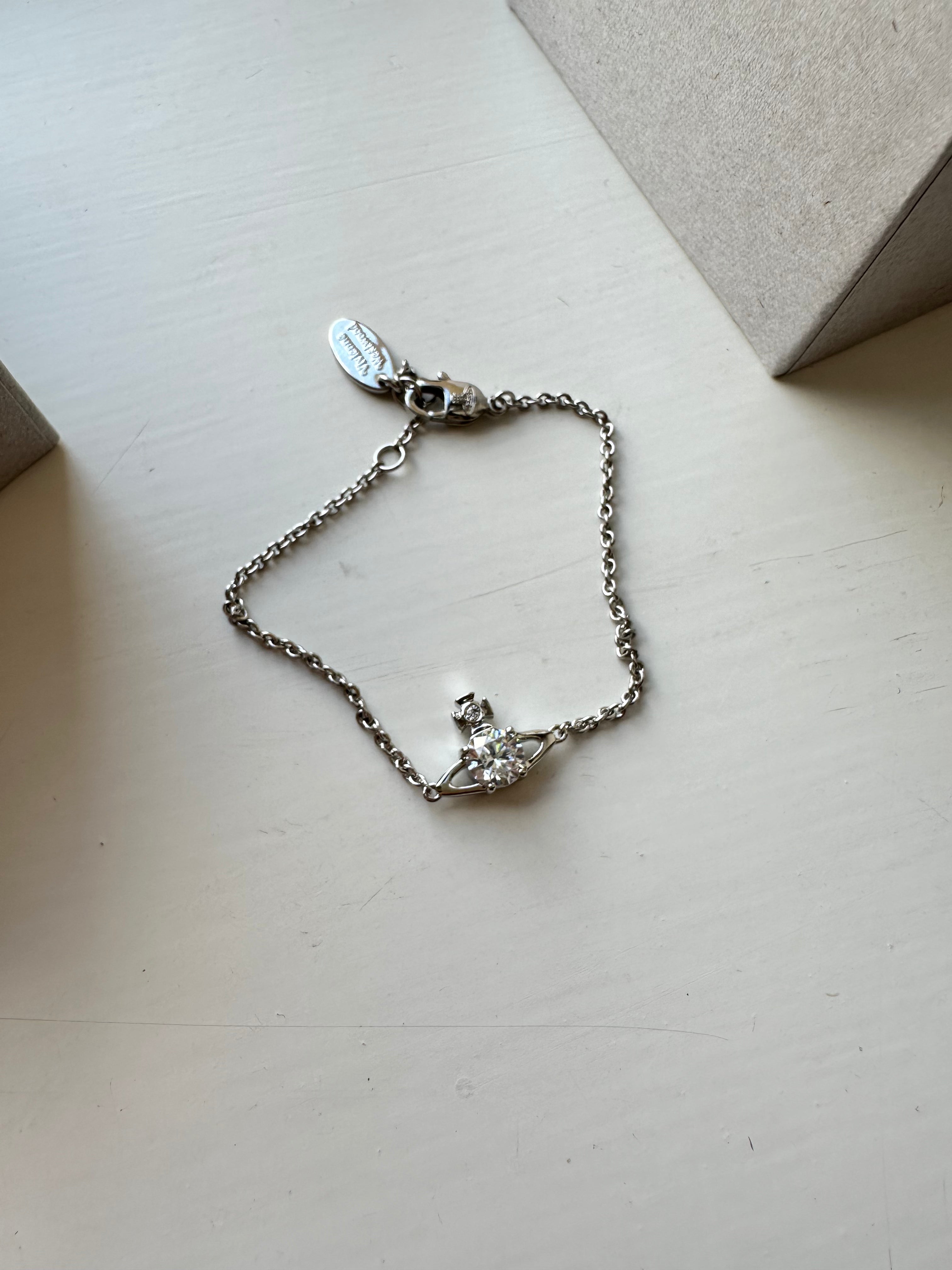 VIVIENNE WESTWOOD Reina Bracelet Brass(Small/Silver) | LONDONKELLY