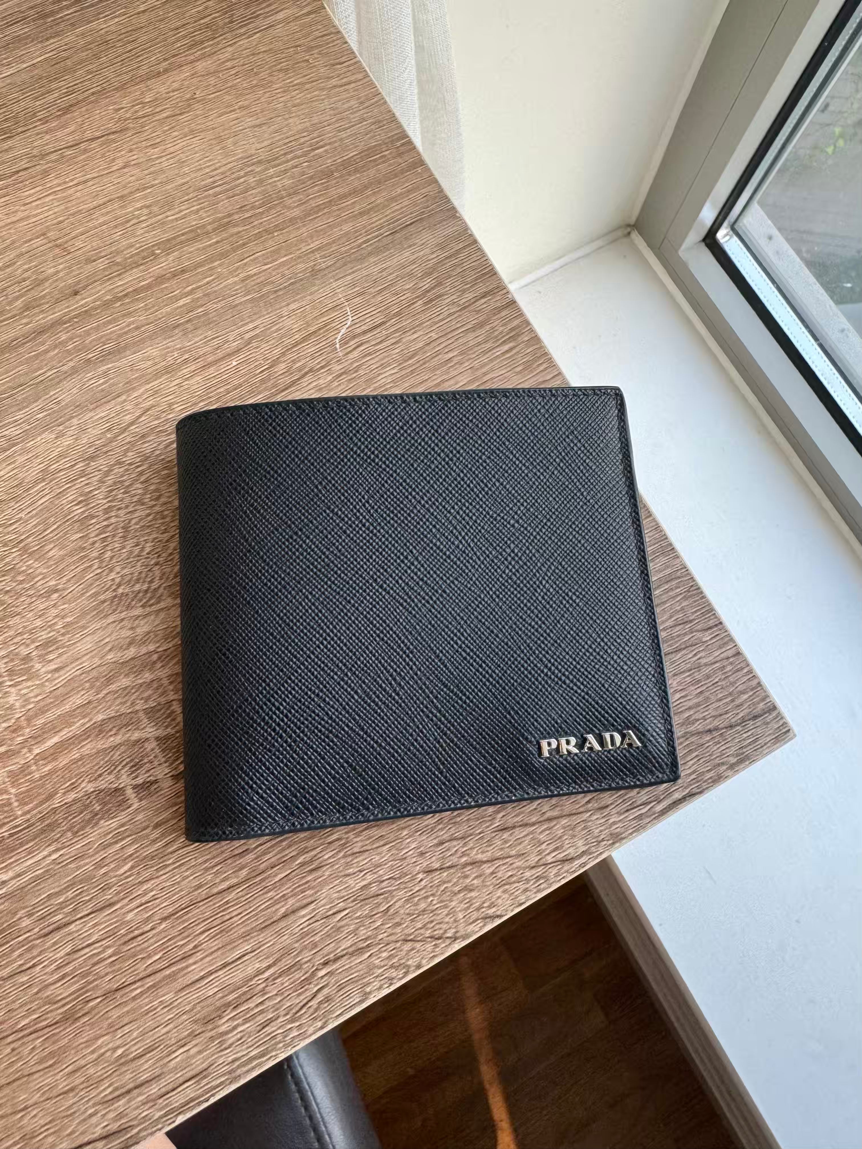 Prada mens wallet online