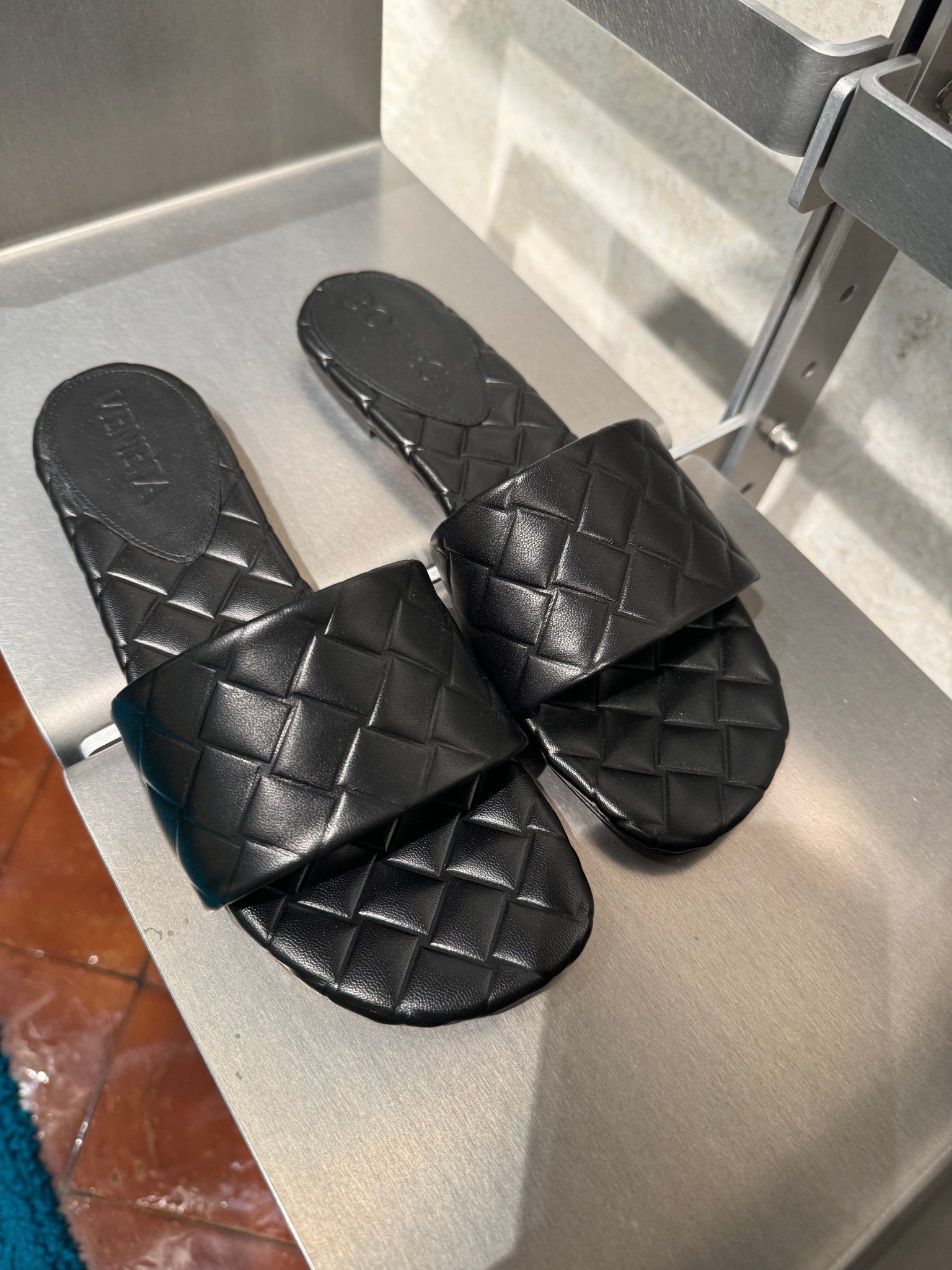 BOTTEGA VENETA Amy Flat Mule Bottega Veneta Flat Slippers (Black