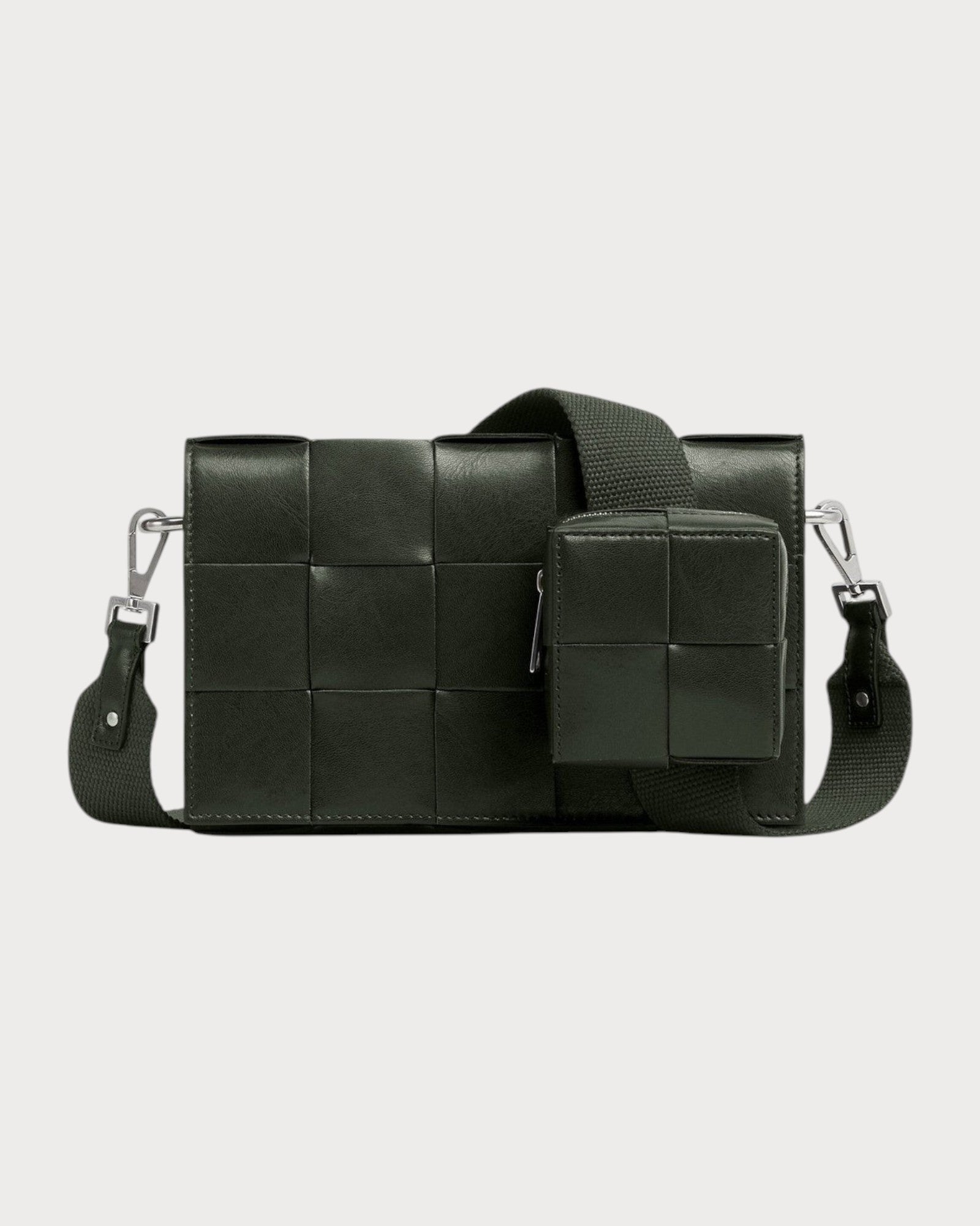 BOTTEGA VENETA BV (M) Leather Cassette with Versatile Strap