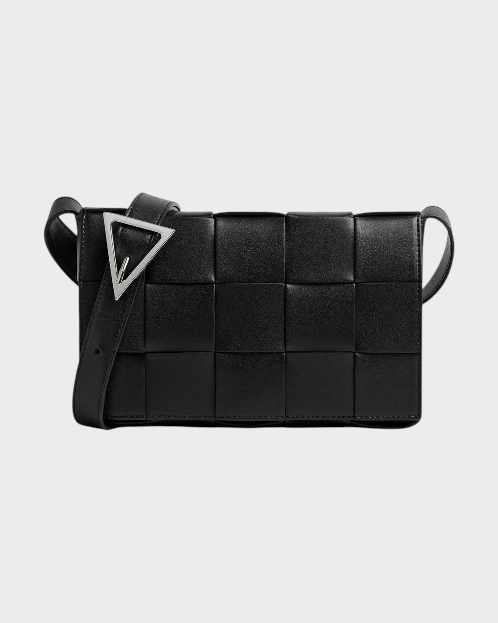BOTTEGA VENETA BV (M) Leather Crossbody Cassette(Medium/Black