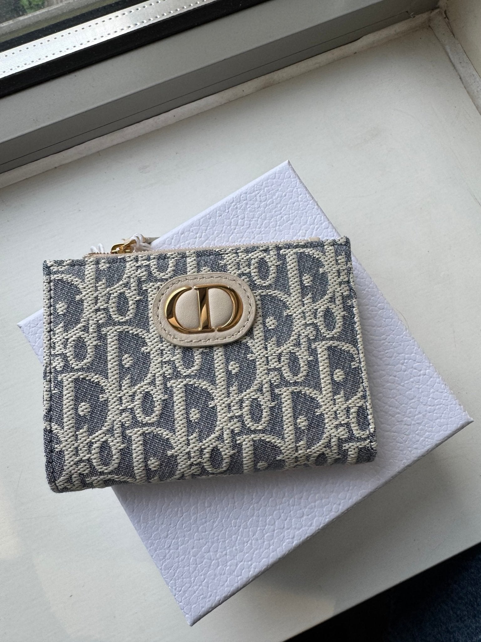 Dahlia Wallet 30 Montaigne Long Wallet 30 Montaigne Dahlia Wallet 