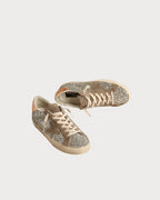 GOLDEN GOOSE Women's Super - Star in platinum glitter with dove - gray suede star | 黃金鵝 女款 Super - Star 鉑金色亮片款,搭配鴿灰色麂皮星星(鴿灰色) - LondonKelly 英國名牌代購