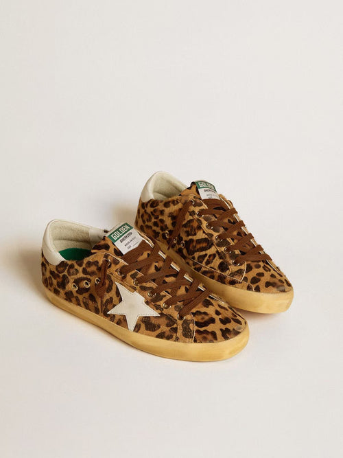 GOLDEN GOOSE Women’s Super - Star LTD in leopard - print pony skin with leather star and heel tab | 黃金鵝 女款 Super - Star LTD 豹紋小馬皮款,搭配皮革星星與後跟標籤(米色與棕色) - LondonKelly 英國名牌代購