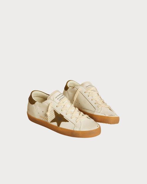 GOLDEN GOOSE Women's Super - Star LTD with military green nubuck star and heel tab | 黄金鹅 女款 Super - Star LTD 搭配军绿色磨砂皮星星与后跟标签(白色) - LondonKelly 英国名牌代购