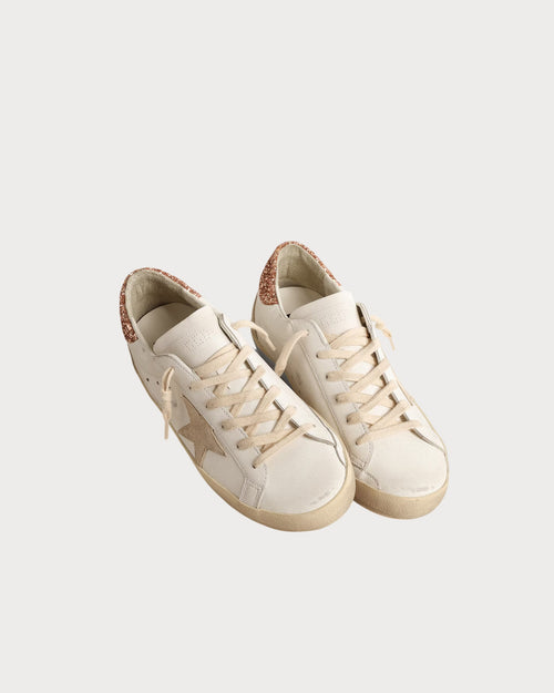 GOLDEN GOOSE Women's Super - Star with a suede star and peach - pink glitter heel tab | 黃金鵝 女款 Super - Star 搭配麂皮星星與蜜桃粉色亮片後跟標籤(白色) - LondonKelly 英國名牌代購