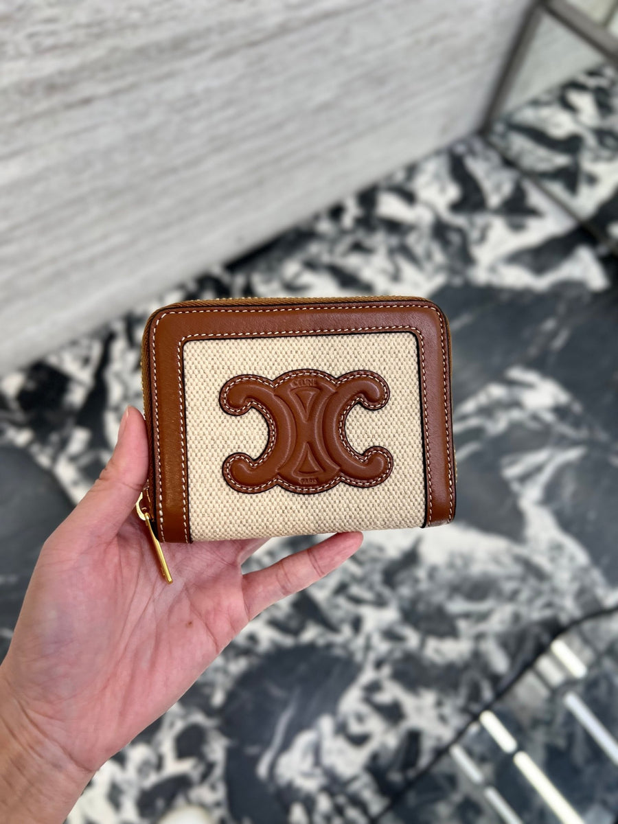COMPACT ZIPPED WALLET CUIR TRIOMPHE IN TEXTILE AND CALFSKIN