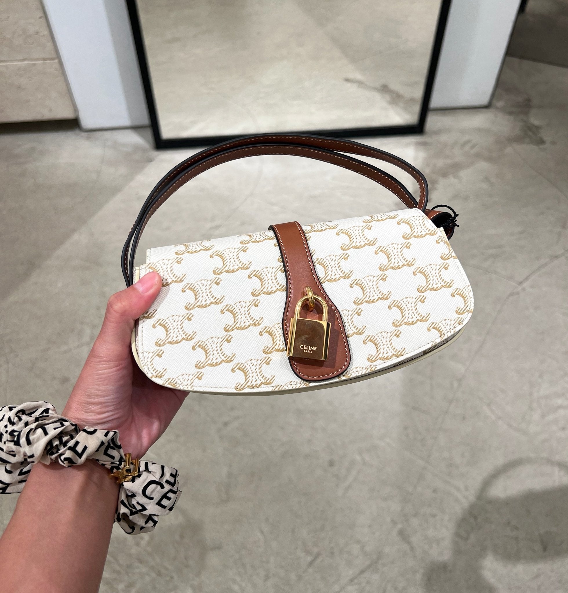 celine triomphe saddle bag