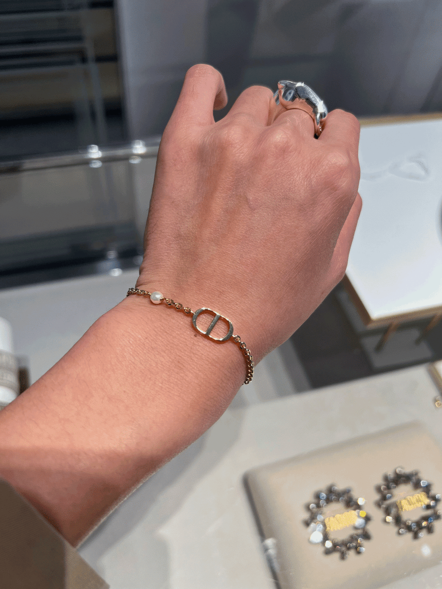 CHRISTIAN DIOR Petit CD Bracelet Dior CD Bracelet Gold