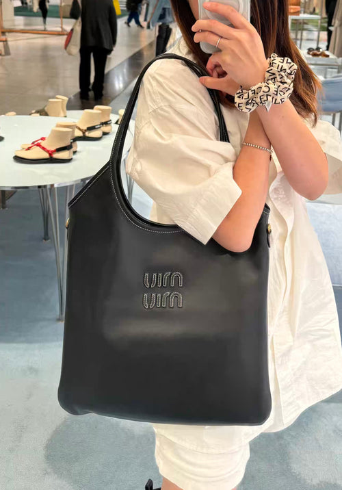 MIU MIU Ivy Leather Bag 英國代購攻略 2026｜Medium／Mini 兩款尺寸比較