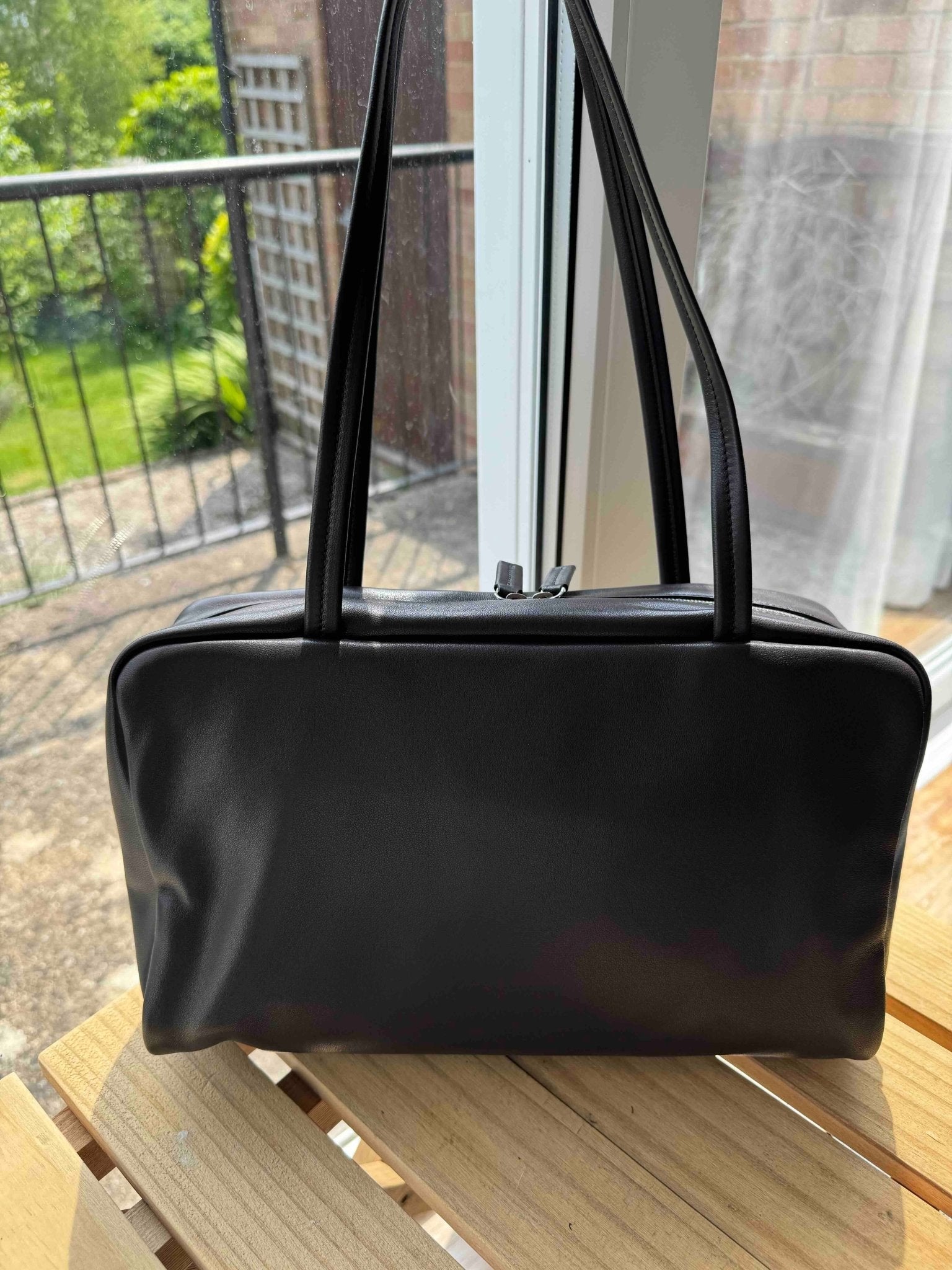 THE ROW Astra Bowling Bag 英國歐洲代購攻略 2026｜Lambskin、Calfskin 款式價錢比較 - LONDONKELLY 英國名牌代購