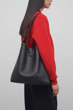 THE ROW Blake Hobo Bag in Leather | 手袋 (Black)