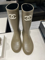 CHANEL Classic Caoutchouc Khaki Rainboots | 香奈兒 雨靴 (卡其色)