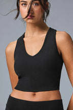 ALO YOGA Goddess Ribbed Cropped Racerback Tank | 女神羅紋短版運動背心 (黑色)