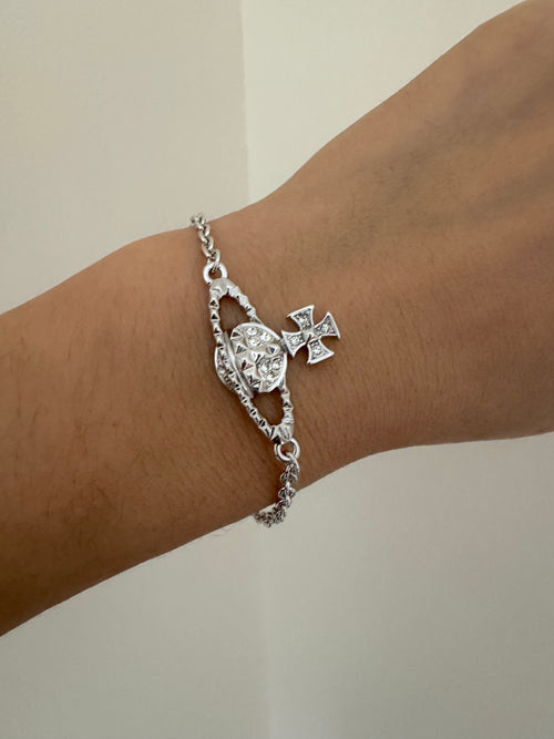 VIVIENNE WESTWOOD Mayfair Bas Relief Bracelet | West Queen VIVIENNE WESTWOOD Mayfair Bas Relief Bracelet | West Queen