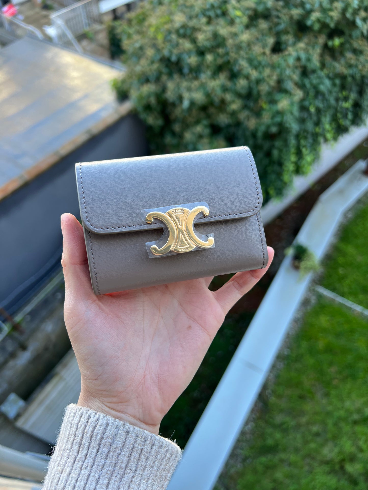 CELINE Compact Wallet with Coin Triomphe | 賽琳 銀包 (Pebble)