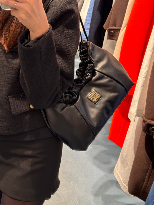 MIU MIU Nappa Leather Hobo Bag with Logo | 繆繆 手袋 (黑色)