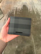 BURBERRY Men's Check Slim Bifold Wallet | 博柏利 男仕銀包 (黑色)