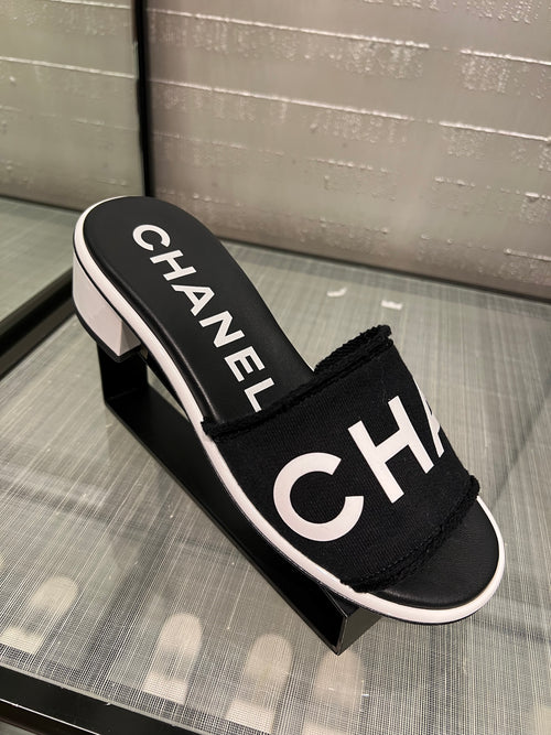 CHANEL Black & White Heeled Slide | 香奈兒 拖鞋 (黑色)