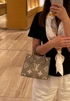 LOUIS VUITTON M47054 OnTheGo BB Bag | 路易威登 手提袋 (Grey)