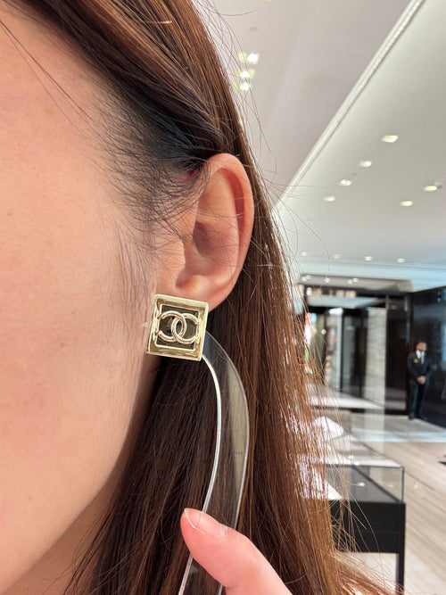 CHANEL Gold Square CC Earrings | 香奈兒 方形耳環 (金色)