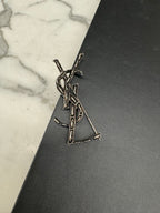 YSL SAINT LAURENT Cassandre Crocodile Brooch | 聖羅蘭 胸針 (黑銀色)