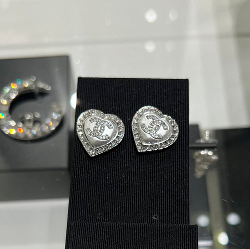 CHANEL Silver Crystal Heart Earrings | 香奈兒 心心耳環 (銀色)