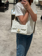 CHANEL Wavy CC Hobo Bag | 香奈兒 天貓精靈腋下手袋 (White)