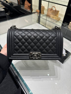 CHANEL A67086 Boy Chanel Handbag Calfskin and Ruthenium-Finish Metal Medium | 香奈兒 手袋 (中碼/多色)