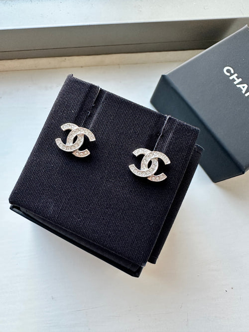 CHANEL ABE100 Classic Silver CC Earrings | 香奈儿经典耳环(银色)