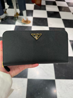 PRADA 1ML506 Large Saffiano Leather Wallet | 普拉達 長銀包 (Black/Gold)