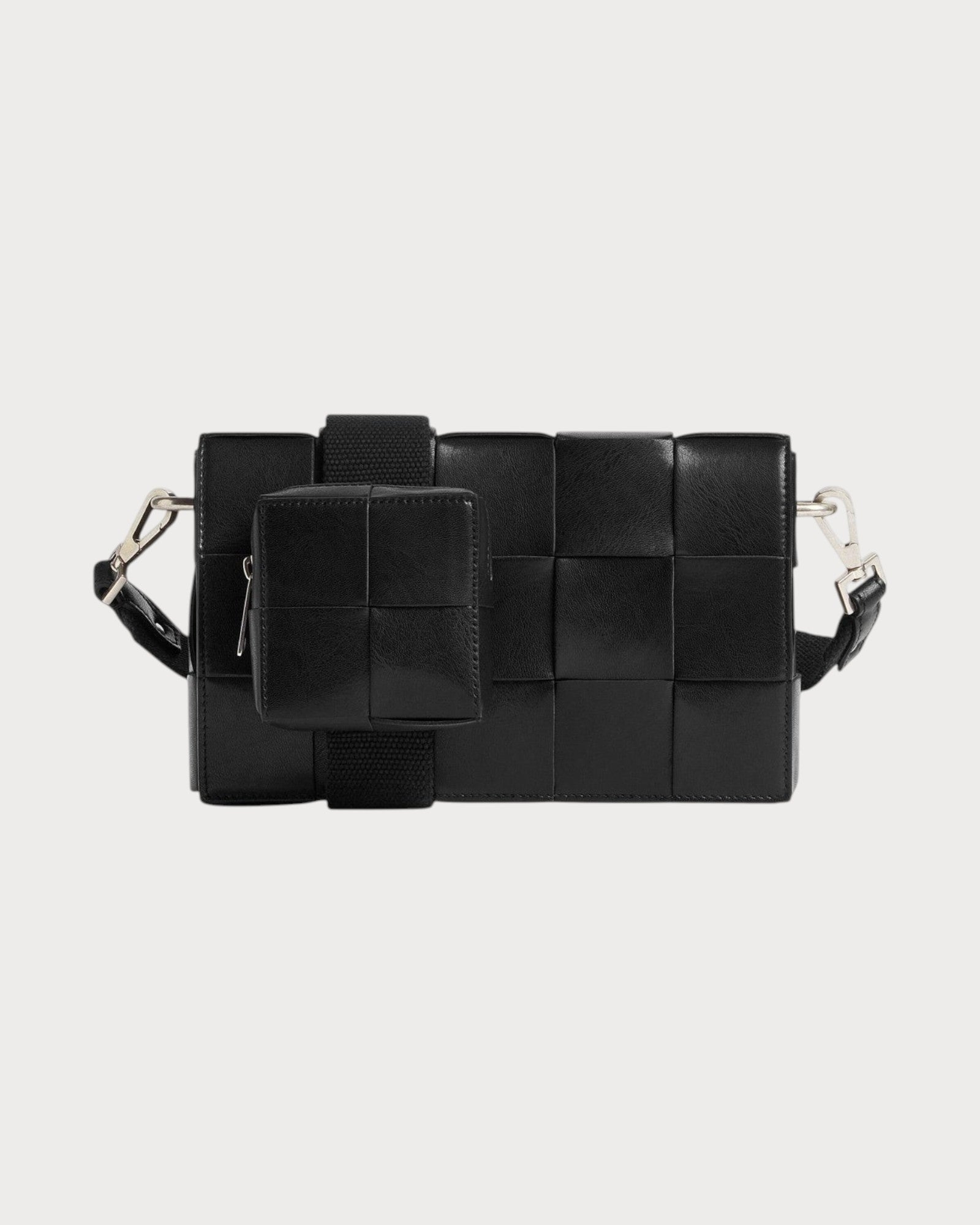 BOTTEGA VENETA BV (M) Leather Cassette with Versatile Strap