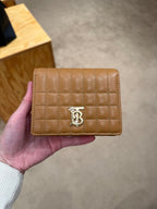 BURBERRY Lola Compact Wallet | 博柏利 銀包 (啡色) - LondonKelly 英國名牌代購